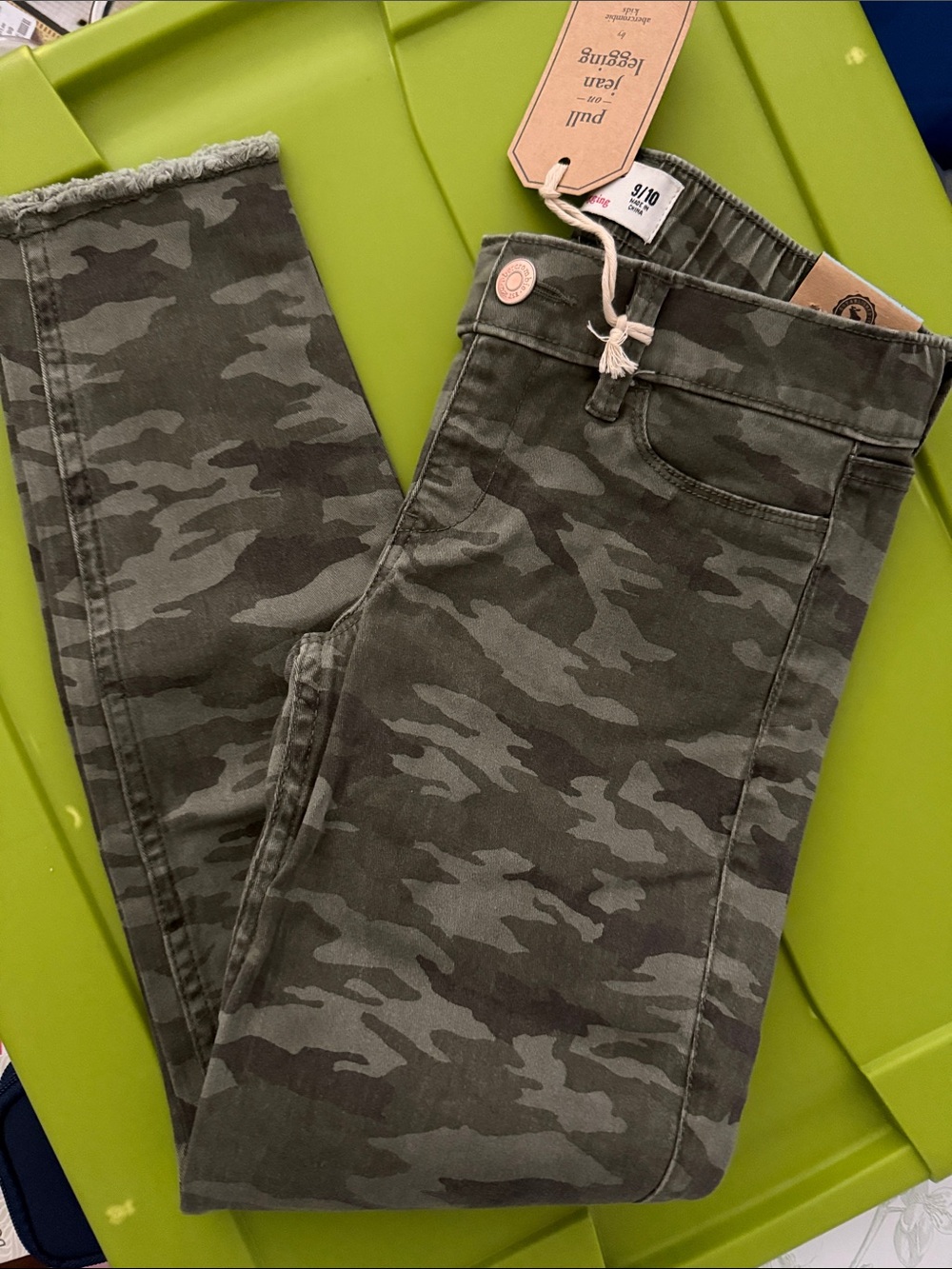 abercrombie kids Girl’s Camo Pull-On Jean Legging